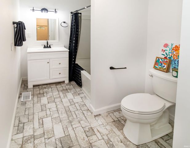 10306 Old State Road, Evansville, IN 47711