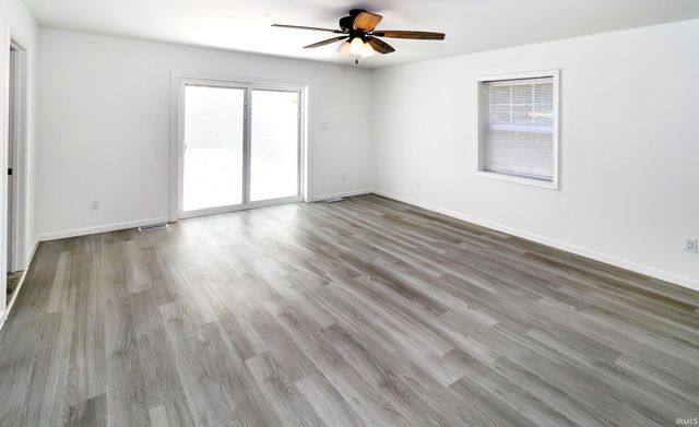 10306 Old State Road, Evansville, IN 47711