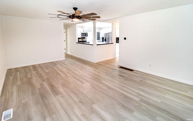 10306 Old State Road, Evansville, IN 47711