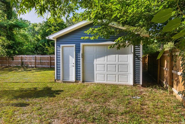 10306 Old State Road, Evansville, IN 47711