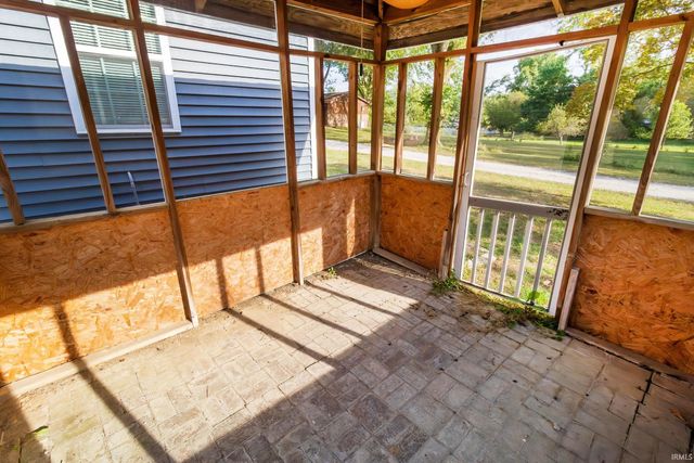 10306 Old State Road, Evansville, IN 47711