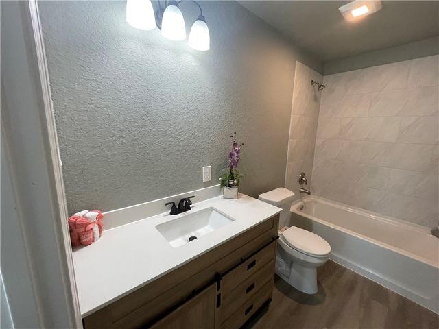 203 W 4th St, Sinton, TX 78387