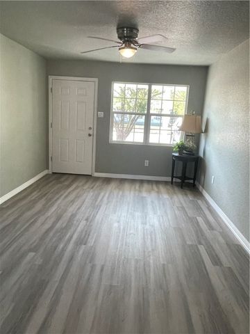 203 W 4th St, Sinton, TX 78387