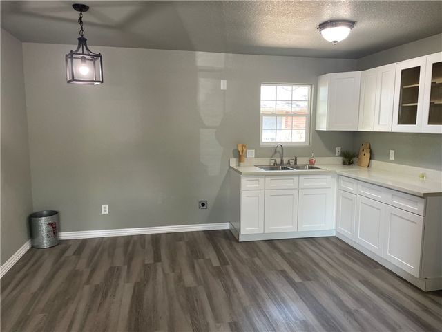 203 W 4th St, Sinton, TX 78387