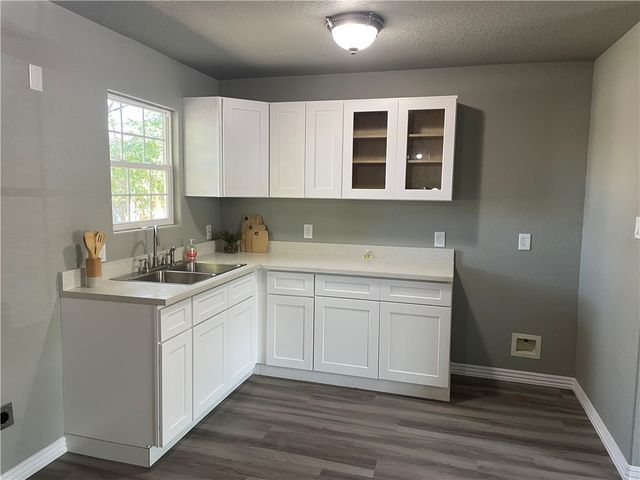 203 W 4th St, Sinton, TX 78387