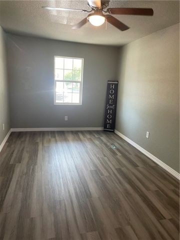 203 W 4th St, Sinton, TX 78387