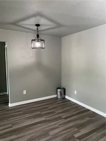 203 W 4th St, Sinton, TX 78387