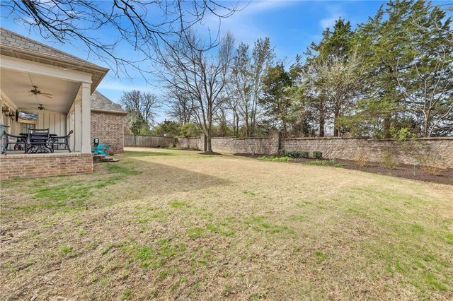 2599 N Firewood Drive, Fayetteville, AR 72703