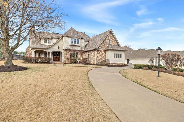 2599 N Firewood Drive, Fayetteville, AR 72703