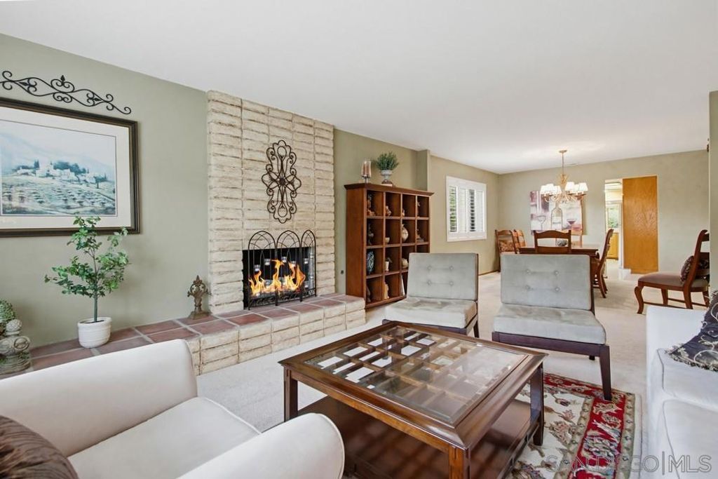 Image 10 of property listing at 2086 Valley Lake Drive, El Cajon, CA 92020