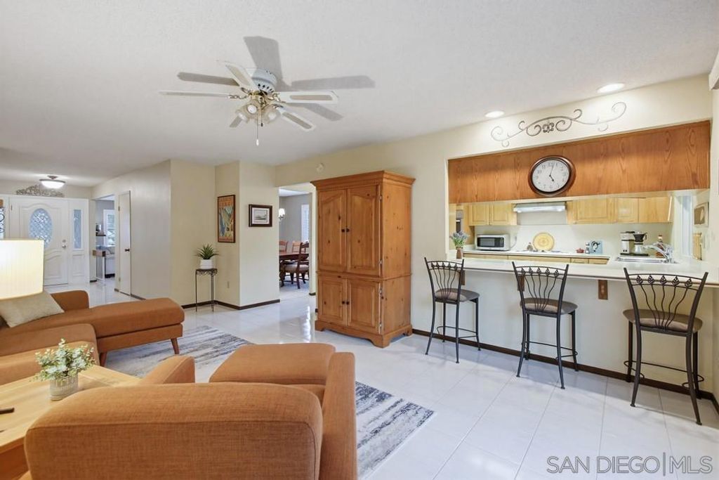 Image 14 of property listing at 2086 Valley Lake Drive, El Cajon, CA 92020