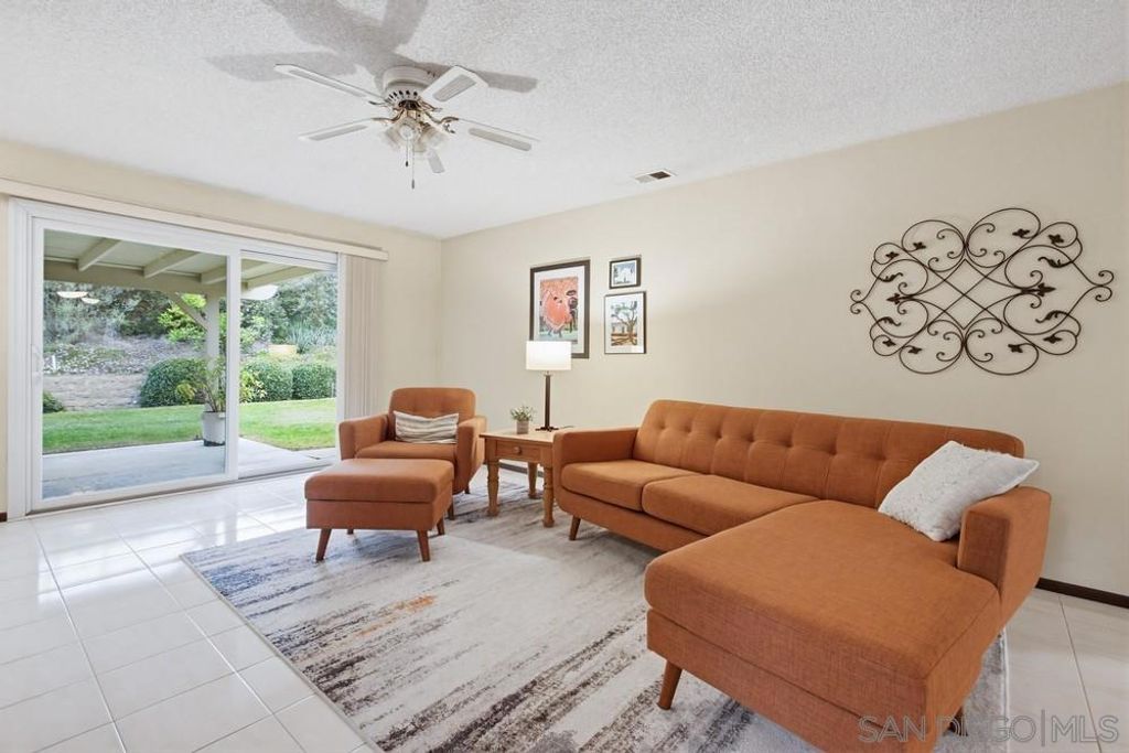 Image 15 of property listing at 2086 Valley Lake Drive, El Cajon, CA 92020