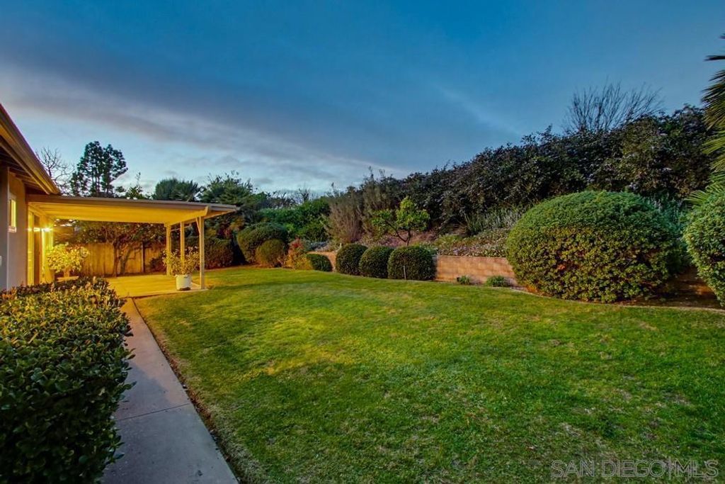 Image 24 of property listing at 2086 Valley Lake Drive, El Cajon, CA 92020