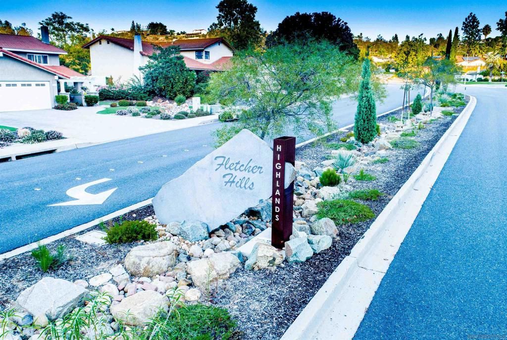 Image 3 of property listing at 2086 Valley Lake Drive, El Cajon, CA 92020