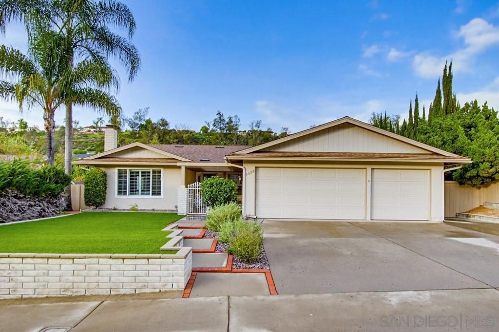 Image 5 of property listing at 2086 Valley Lake Drive, El Cajon, CA 92020