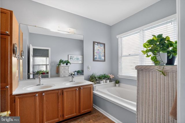 1307 HARNESS LN, Chester Springs, PA 19425