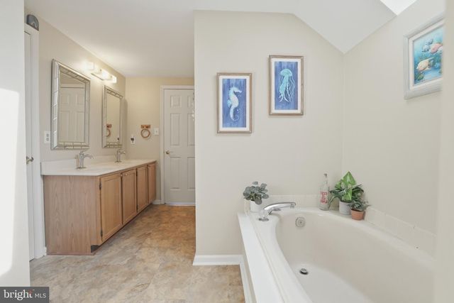 1307 HARNESS LN, Chester Springs, PA 19425