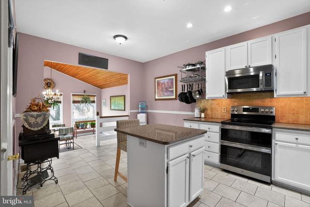 1307 HARNESS LN, Chester Springs, PA 19425