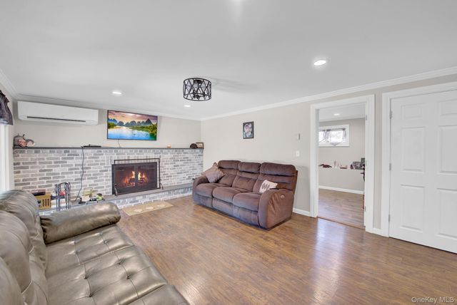 52 41st Street, Islip, NY 11751