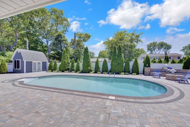 52 41st Street, Islip, NY 11751