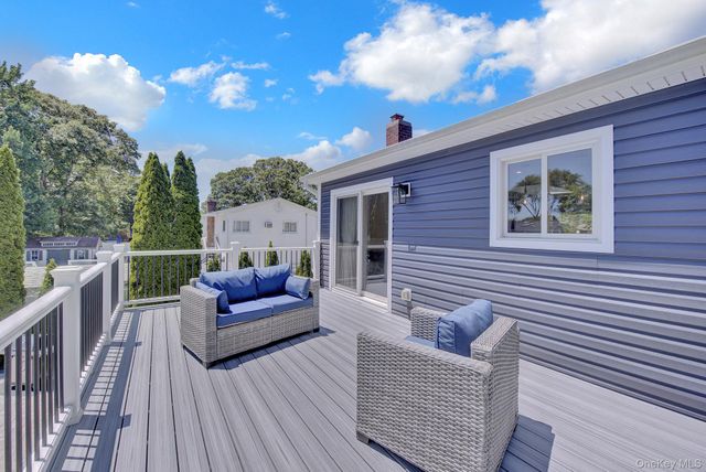 52 41st Street, Islip, NY 11751