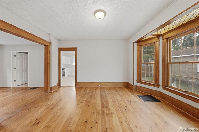 99 South Avenue, Mount Clemens, MI 48043