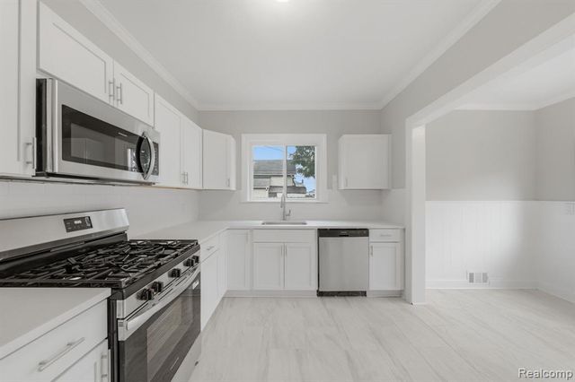 99 South Avenue, Mount Clemens, MI 48043