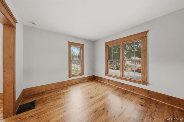 99 South Avenue, Mount Clemens, MI 48043