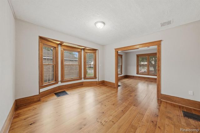 99 South Avenue, Mount Clemens, MI 48043