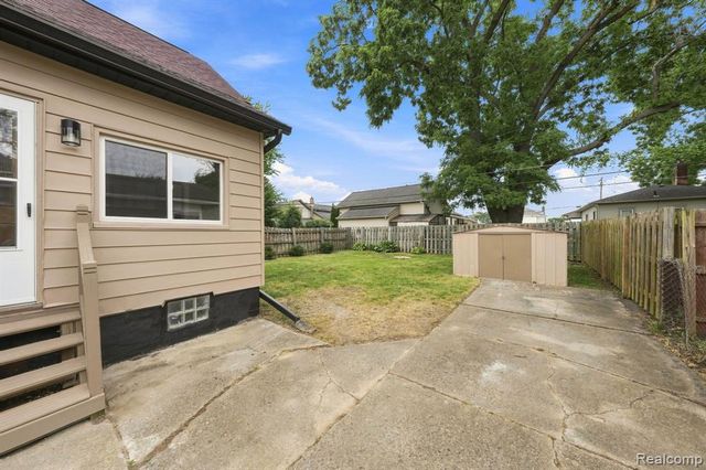 99 South Avenue, Mount Clemens, MI 48043
