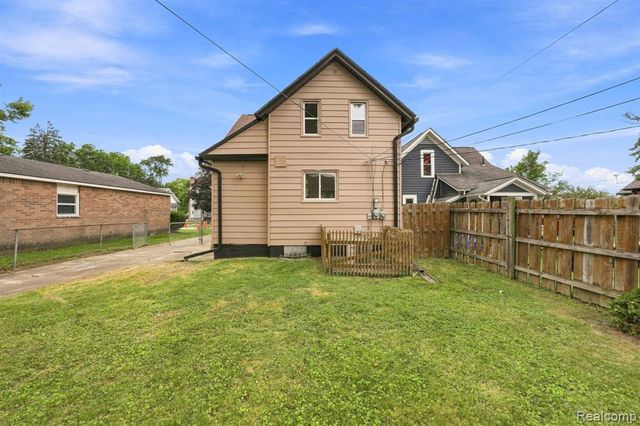 99 South Avenue, Mount Clemens, MI 48043
