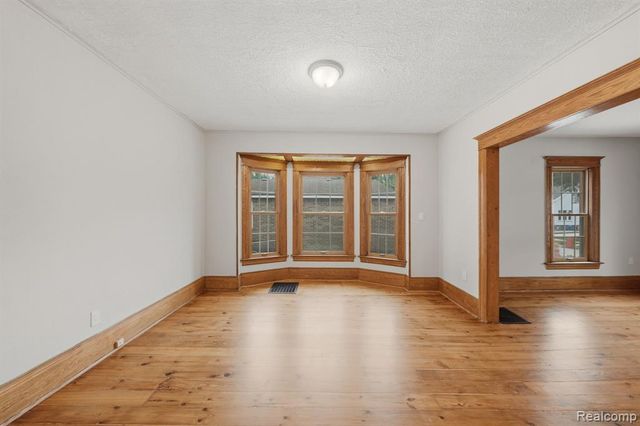 99 South Avenue, Mount Clemens, MI 48043