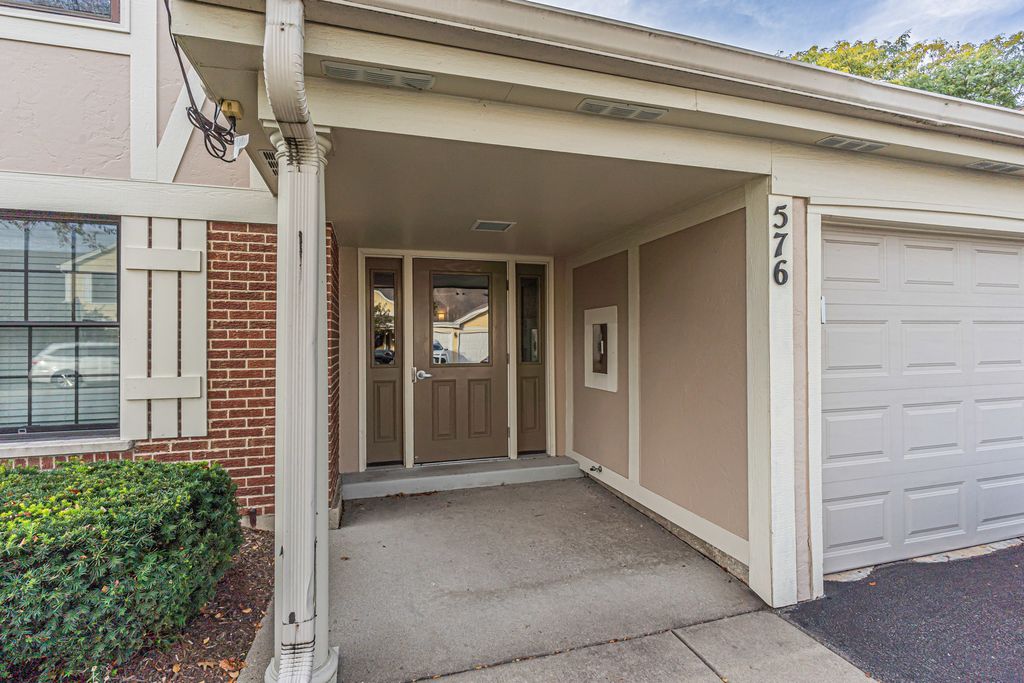 576 Greystone Lane C-2, Wheeling, IL 60090 — photo 3