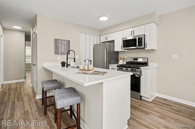 27701 Roy Street, Saint Clair Shores, MI 48081