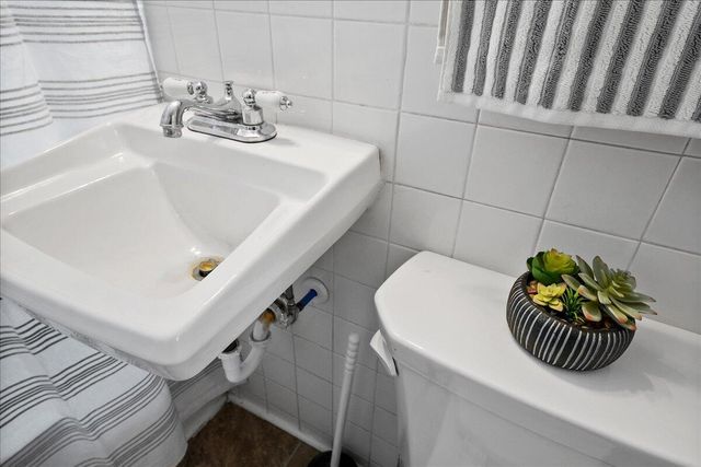 1102 Lafayette Street, Valparaiso, IN 46383