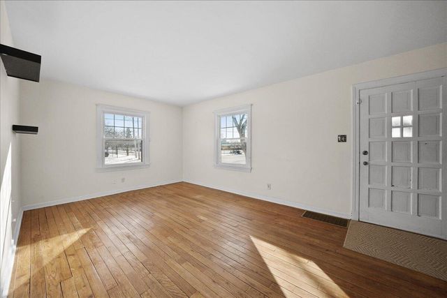 1102 Lafayette Street, Valparaiso, IN 46383