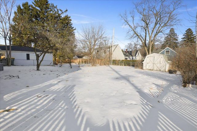 1102 Lafayette Street, Valparaiso, IN 46383