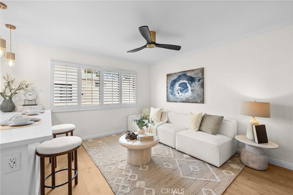 Image 10 of property listing at 6201 Shoup 67, Woodland Hills, CA 91367