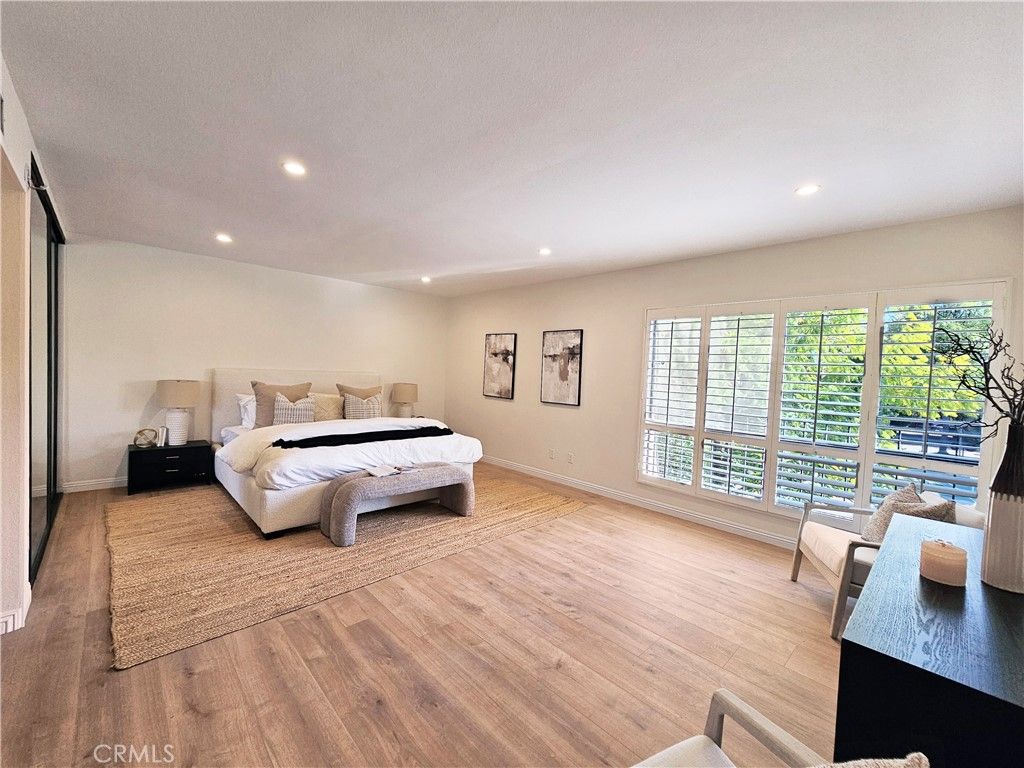 Image 11 of property listing at 6201 Shoup 67, Woodland Hills, CA 91367