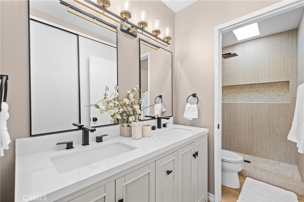 Image 14 of property listing at 6201 Shoup 67, Woodland Hills, CA 91367