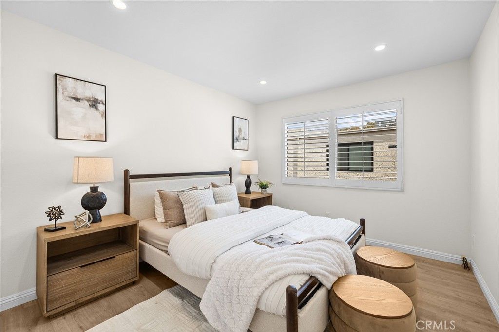 Image 16 of property listing at 6201 Shoup 67, Woodland Hills, CA 91367