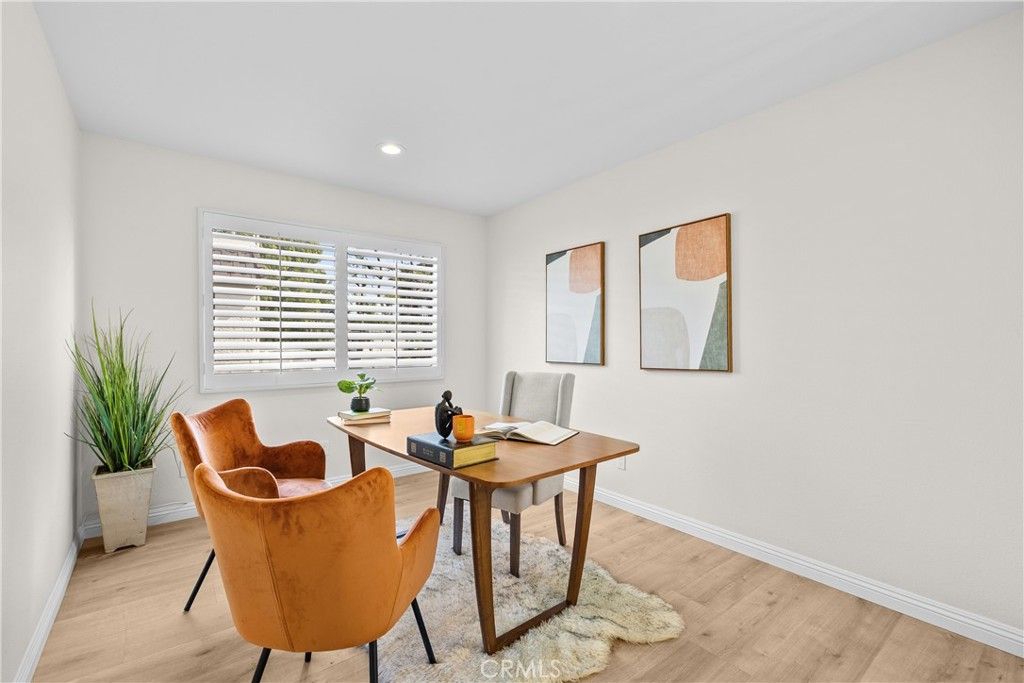 Image 18 of property listing at 6201 Shoup 67, Woodland Hills, CA 91367