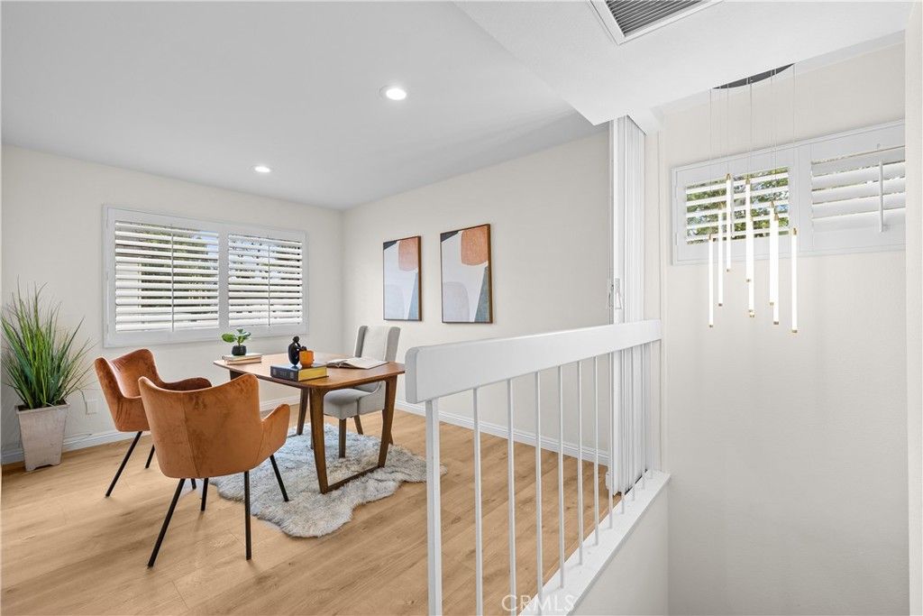 Image 19 of property listing at 6201 Shoup 67, Woodland Hills, CA 91367