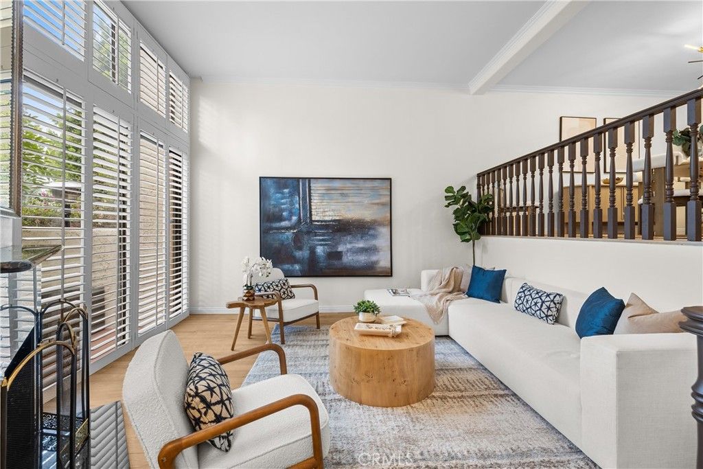 Image 2 of property listing at 6201 Shoup 67, Woodland Hills, CA 91367