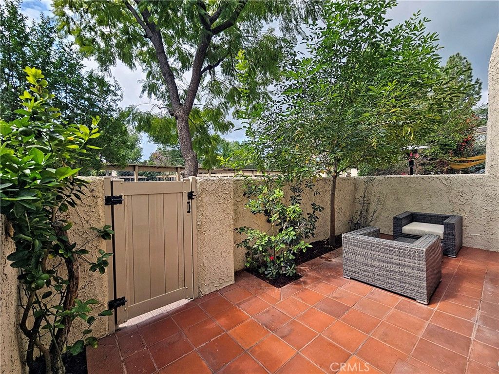 Image 20 of property listing at 6201 Shoup 67, Woodland Hills, CA 91367