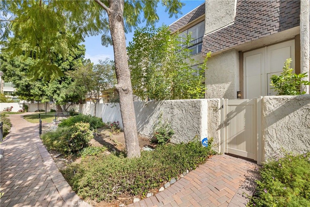 Image 21 of property listing at 6201 Shoup 67, Woodland Hills, CA 91367