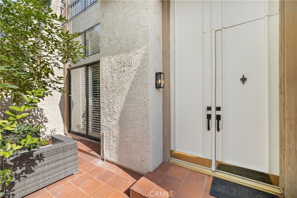 Image 22 of property listing at 6201 Shoup 67, Woodland Hills, CA 91367