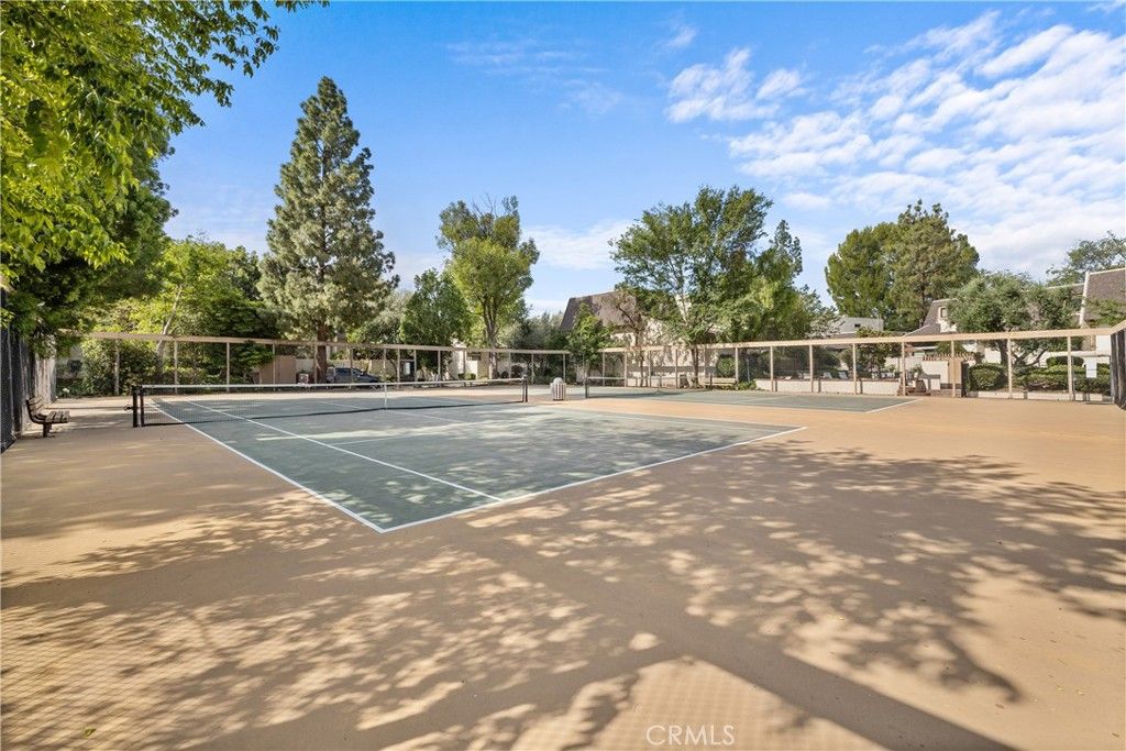 Image 25 of property listing at 6201 Shoup 67, Woodland Hills, CA 91367