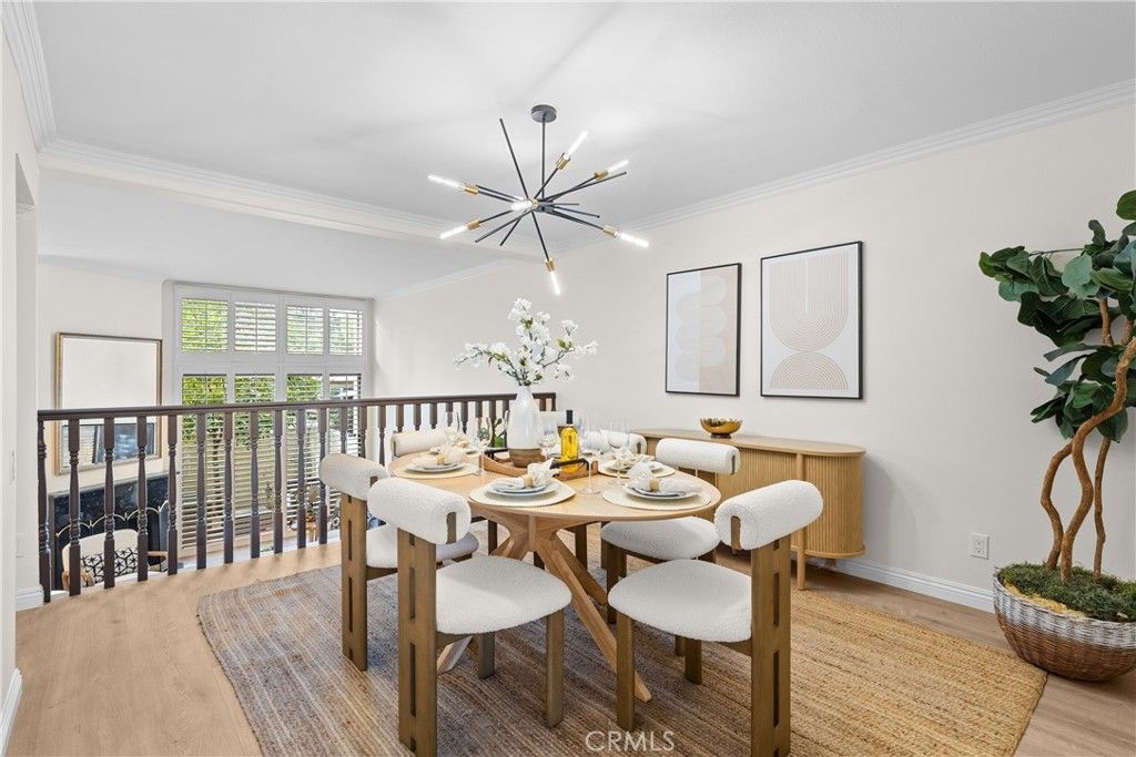 Image 5 of property listing at 6201 Shoup 67, Woodland Hills, CA 91367