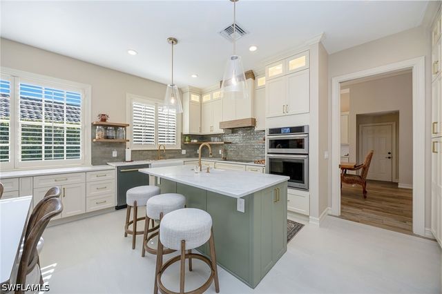 8137 Ronda CT, Naples, FL 34109